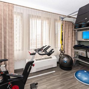 Zimmer mit Kingsize-Bett